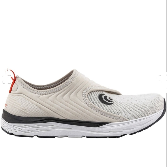Topo Vibe Slip-On Sneakers - White and Black Size 9.5 - Picture 1 of 7